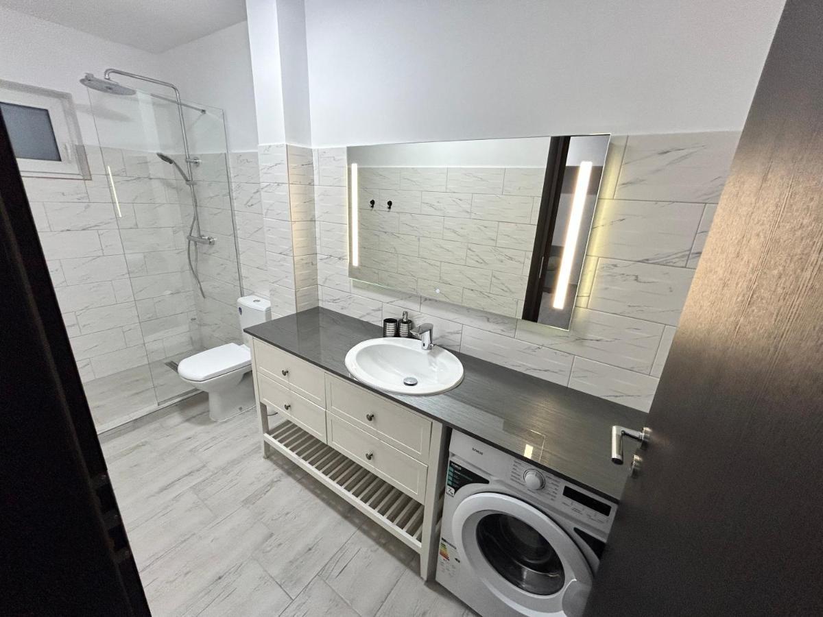 1 Mai - Luxury Park Apartments - Self Check-In - Private Parking - 2 Craiova Exterior photo