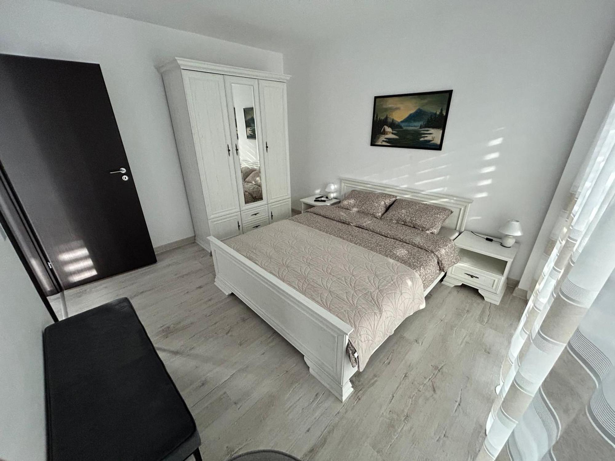 1 Mai - Luxury Park Apartments - Self Check-In - Private Parking - 2 Craiova Exterior photo